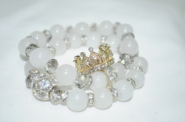 Bracelet with crown motif