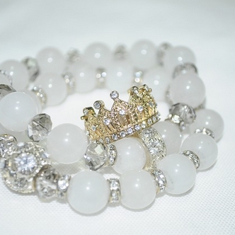 Bracelet with crown motif